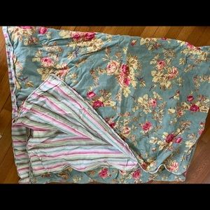 Twin size duvet and sham set reversible in excellent condition